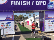  بالصور: الشاب أحمد حسن أبو شحادة يجتاز 42 كيلو متراً في ماراثون تل ابيب 